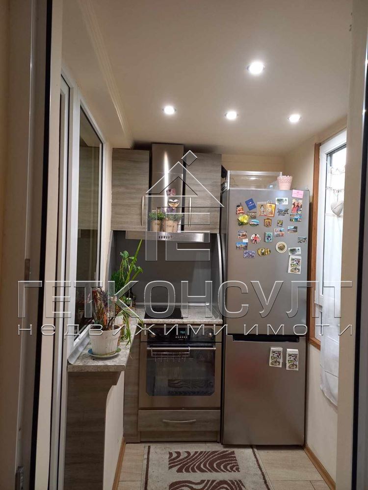 гр Варна, Окръжна болница, тристаен, обзаведен апартамент - Агенция за недвижими имоти Варна - Екипът