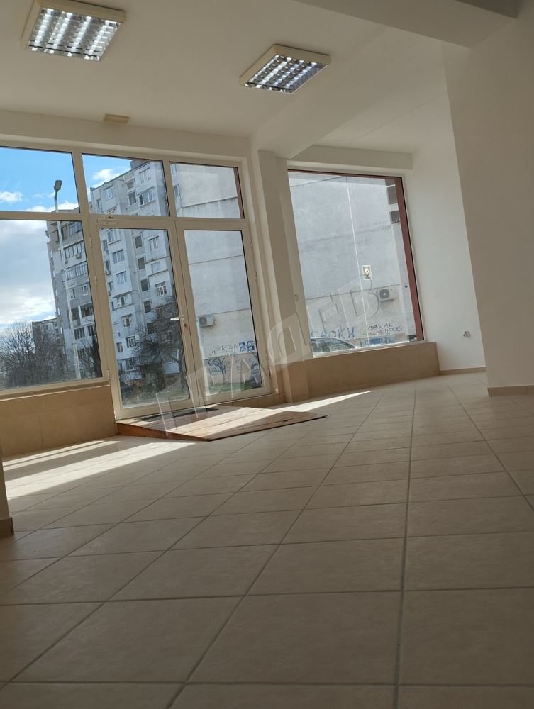 Магазин в ж.к.“Владислав Варненчик“. - Агенция за недвижими имоти Варна - Екипът