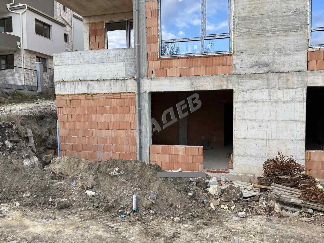 Тристаен апартамент в района на кв. Траката - Агенция за недвижими имоти Варна - Екипът, имот 4