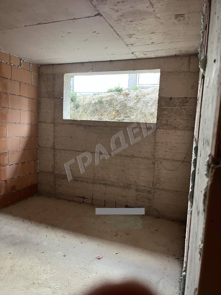 Тристаен апартамент в района на кв. Траката - Агенция за недвижими имоти Варна - Екипът