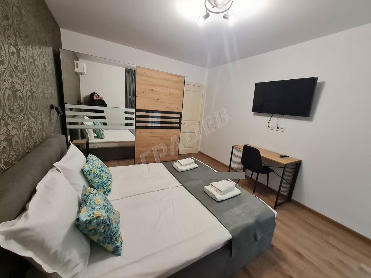 Луксозен двустан апартамент под наем в Идеален Център - Агенция за недвижими имоти Варна - Екипът, имот 1