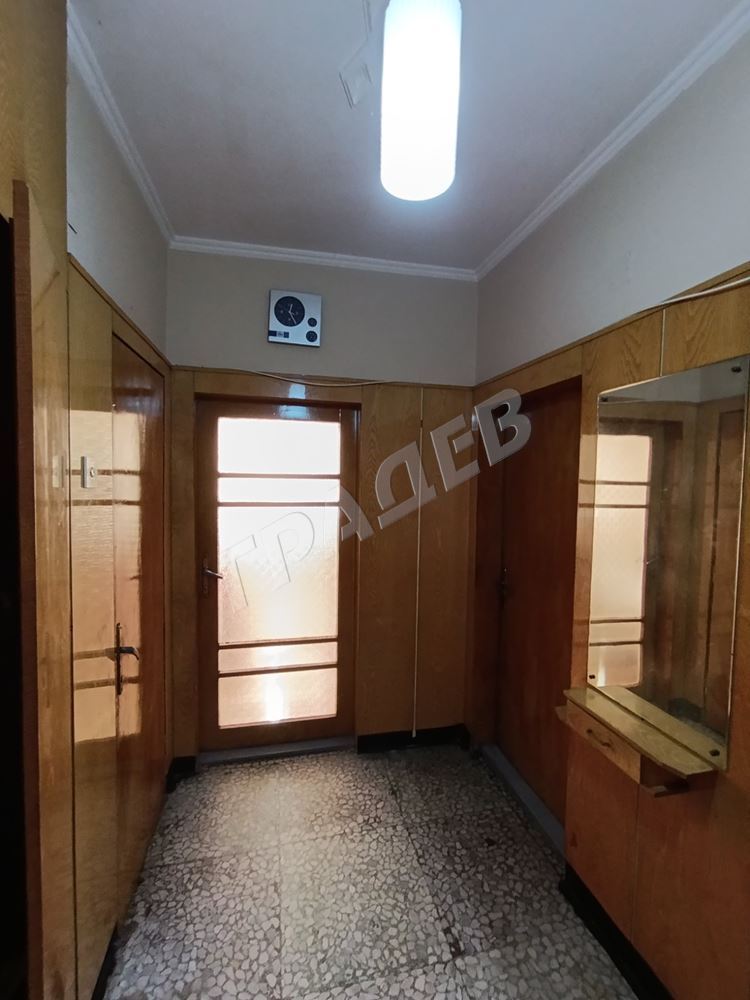 Тристаен апартамент в района на кв. Чайка - Агенция за недвижими имоти Варна - Екипът