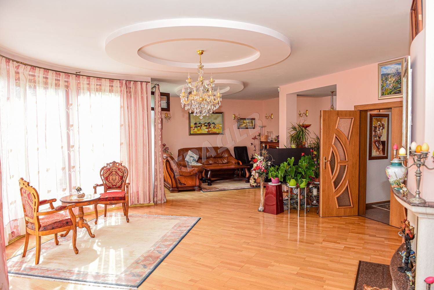 Къща с фронтална морска панорама, двор 1750 кв. м. и басейн в кв. „Бриз“ гр.Варна - Агенция за недвижими имоти Варна - Екипът, имот 4