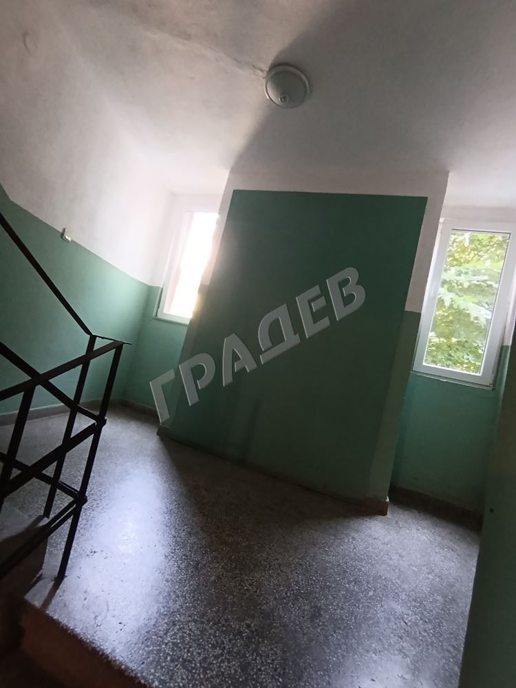 Тристаен апартамент в района на Нептун / Руско училище СУЕО „А.С. Пушкин“ - Агенция за недвижими имоти Варна - Екипът