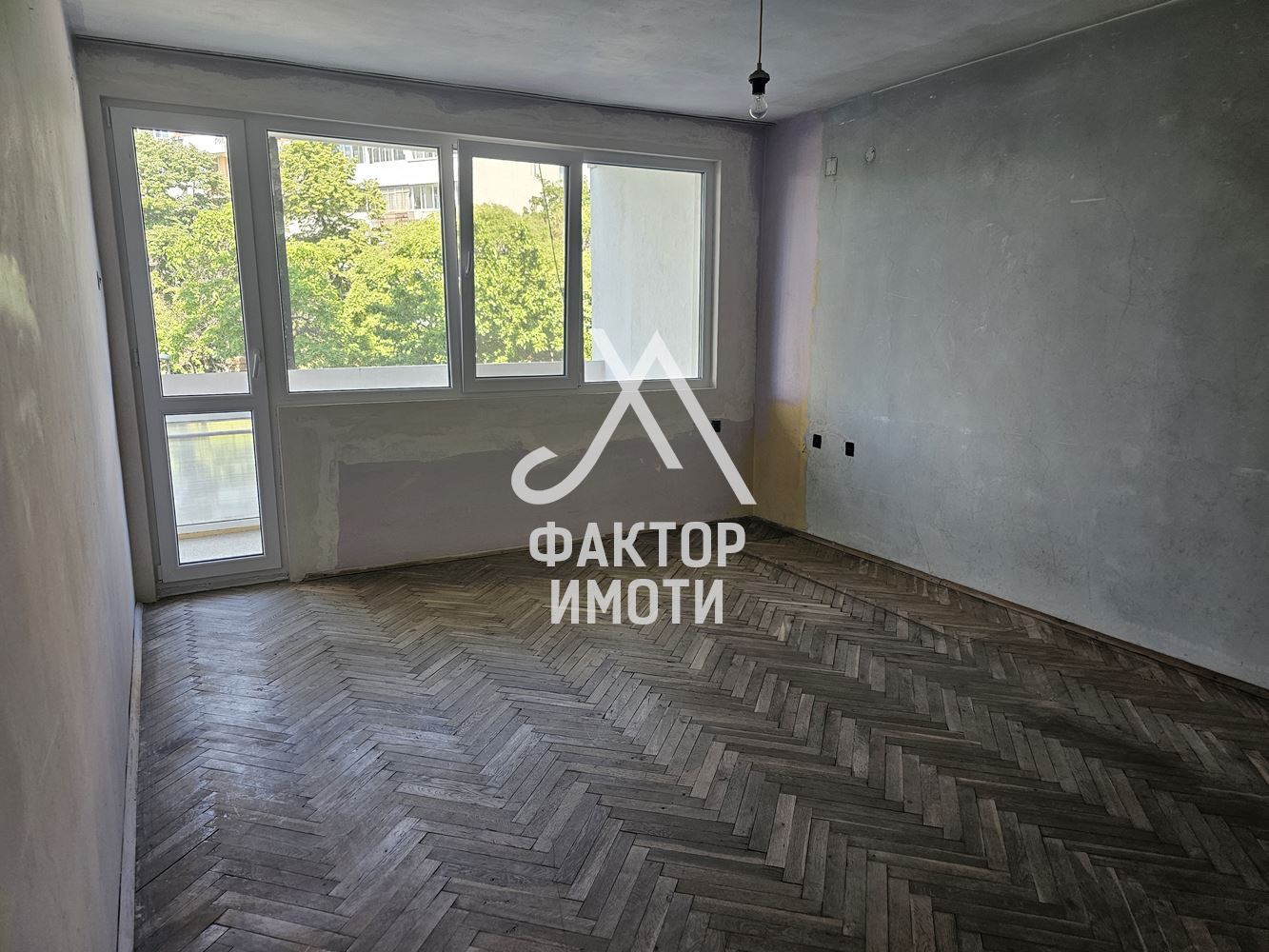 Три отделни стаи ЕПК Чайка - Агенция за недвижими имоти Варна - Екипът
