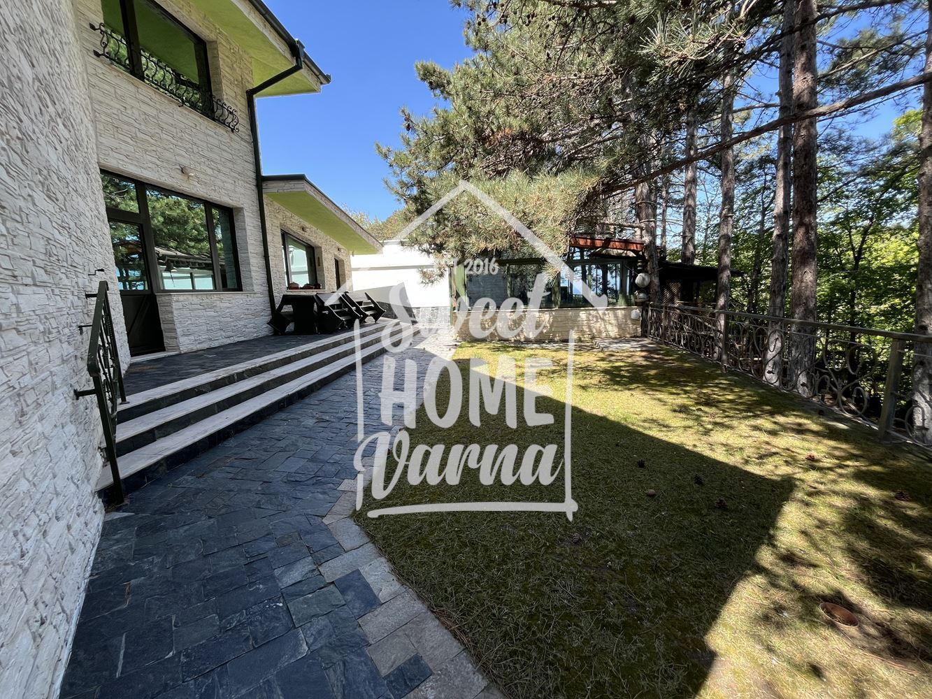 Някои къщи просто се усещат като дом ! - Агенция за недвижими имоти Варна - Екипът, имот 4