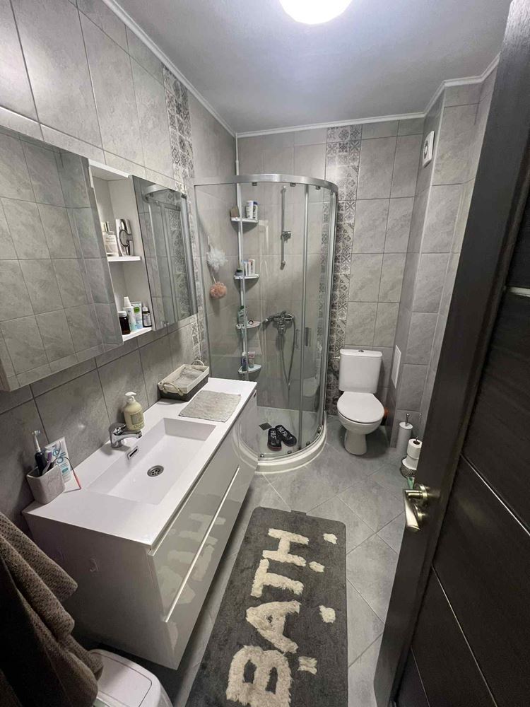 Просторен и стилен тристаен апартамент за продажба в кв. Бриз – 133 кв.м, напълно обзаведен - Агенция за недвижими имоти Варна - Екипът