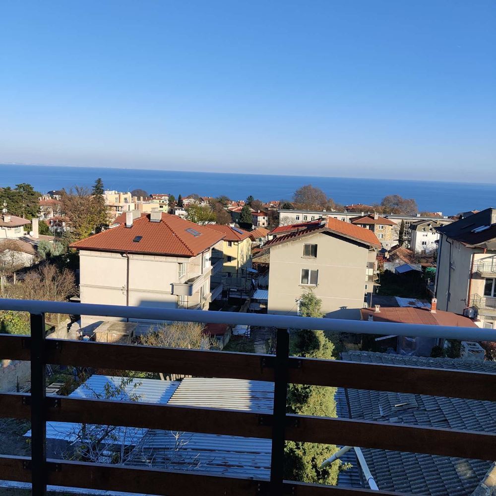 Етаж от къща кв.Галата - Агенция за недвижими имоти Варна - Екипът