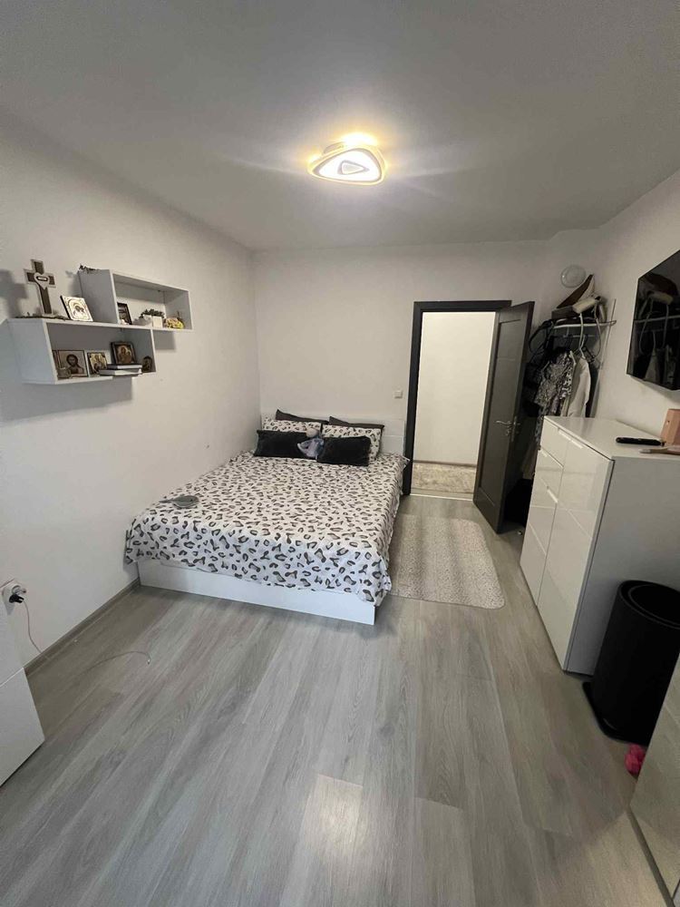 Просторен и стилен тристаен апартамент за продажба в кв. Бриз – 133 кв.м, напълно обзаведен - Агенция за недвижими имоти Варна - Екипът