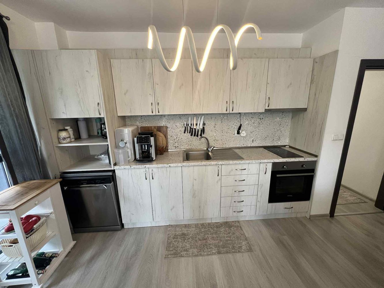 Просторен и стилен тристаен апартамент за продажба в кв. Бриз – 133 кв.м, напълно обзаведен - Агенция за недвижими имоти Варна - Екипът, имот 3