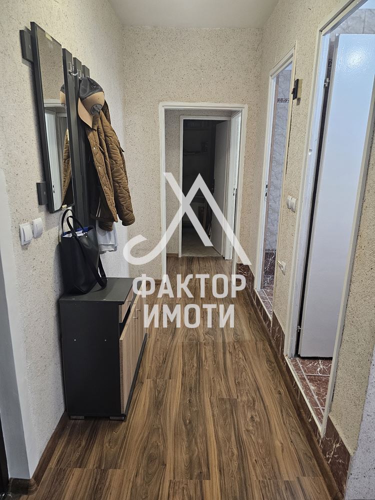 Хол, спалня, кухня във Владиславово - Агенция за недвижими имоти Варна - Екипът