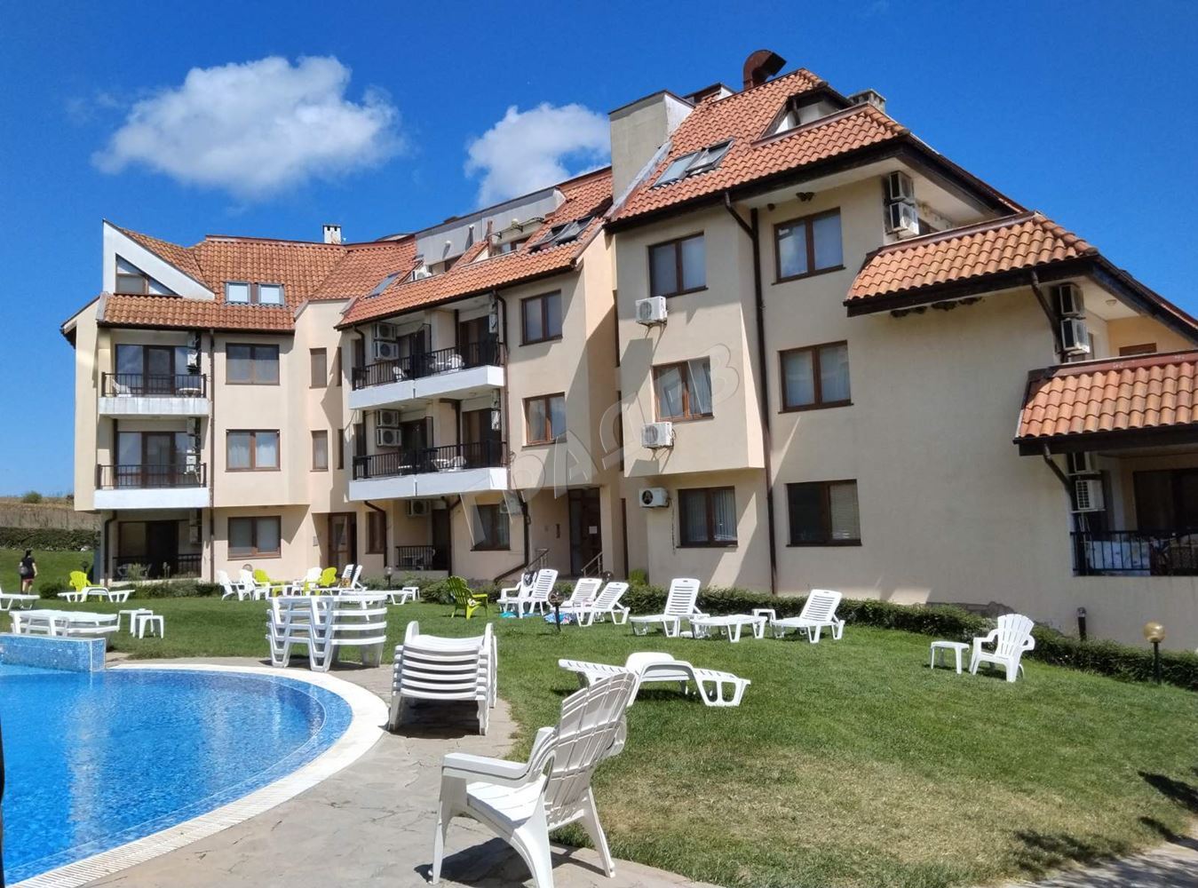 Просторно студио/ апартамент под наем в Daisy Seaside Apartment в к.к. Камчия - Агенция за недвижими имоти Варна - Екипът