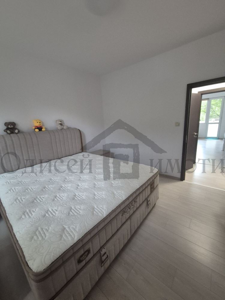 Три отделни стаи - Агенция за недвижими имоти Варна - Екипът