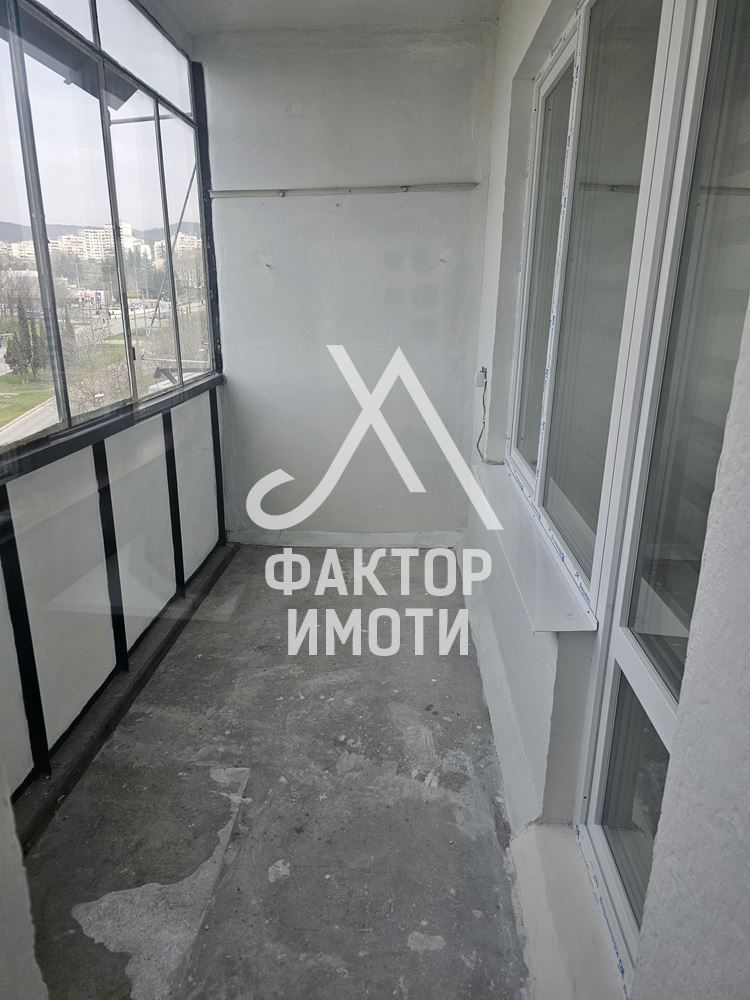 Хол, спалня, кухня във Владиславово - Агенция за недвижими имоти Варна - Екипът
