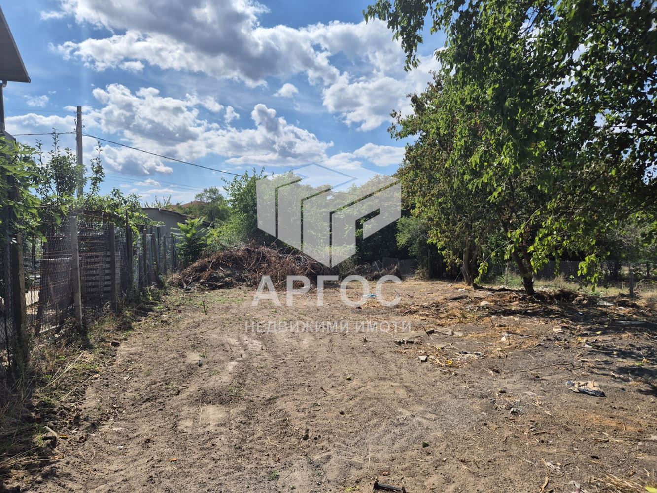 Продава Къща с парцел – с.Приселци - Агенция за недвижими имоти Варна - Екипът