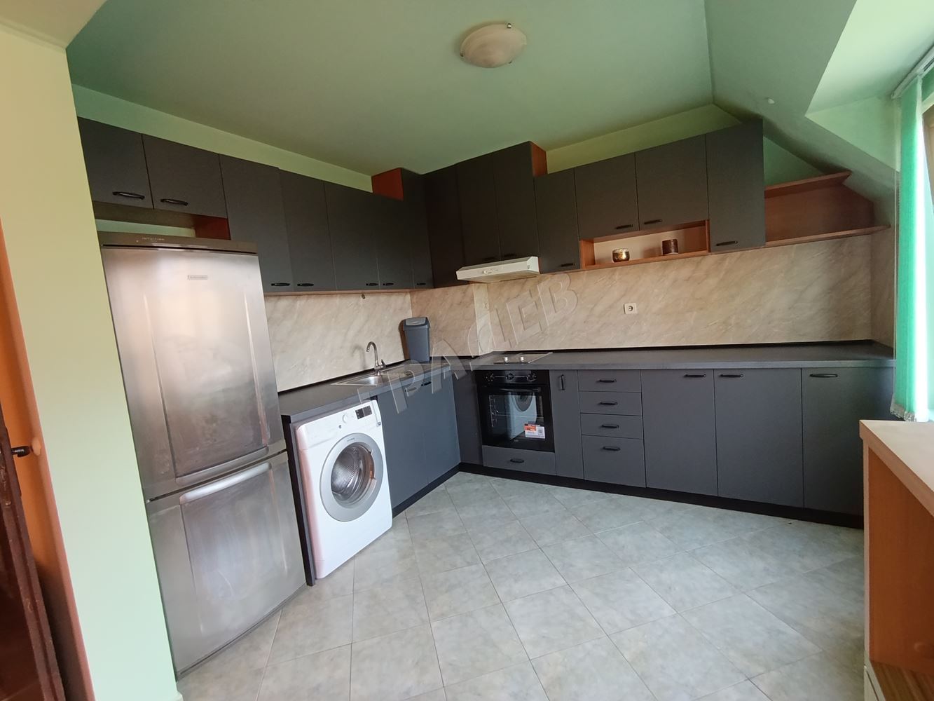 Четиристаен панорамен апартамент под наем в тих район на ж.к. Бриз - Агенция за недвижими имоти Варна - Екипът