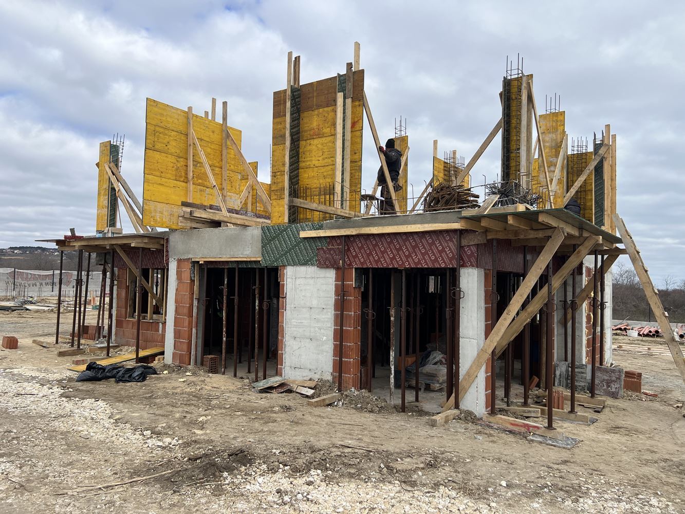 Комплекс от 8 еднофамилни къщи - Агенция за недвижими имоти Варна - Екипът