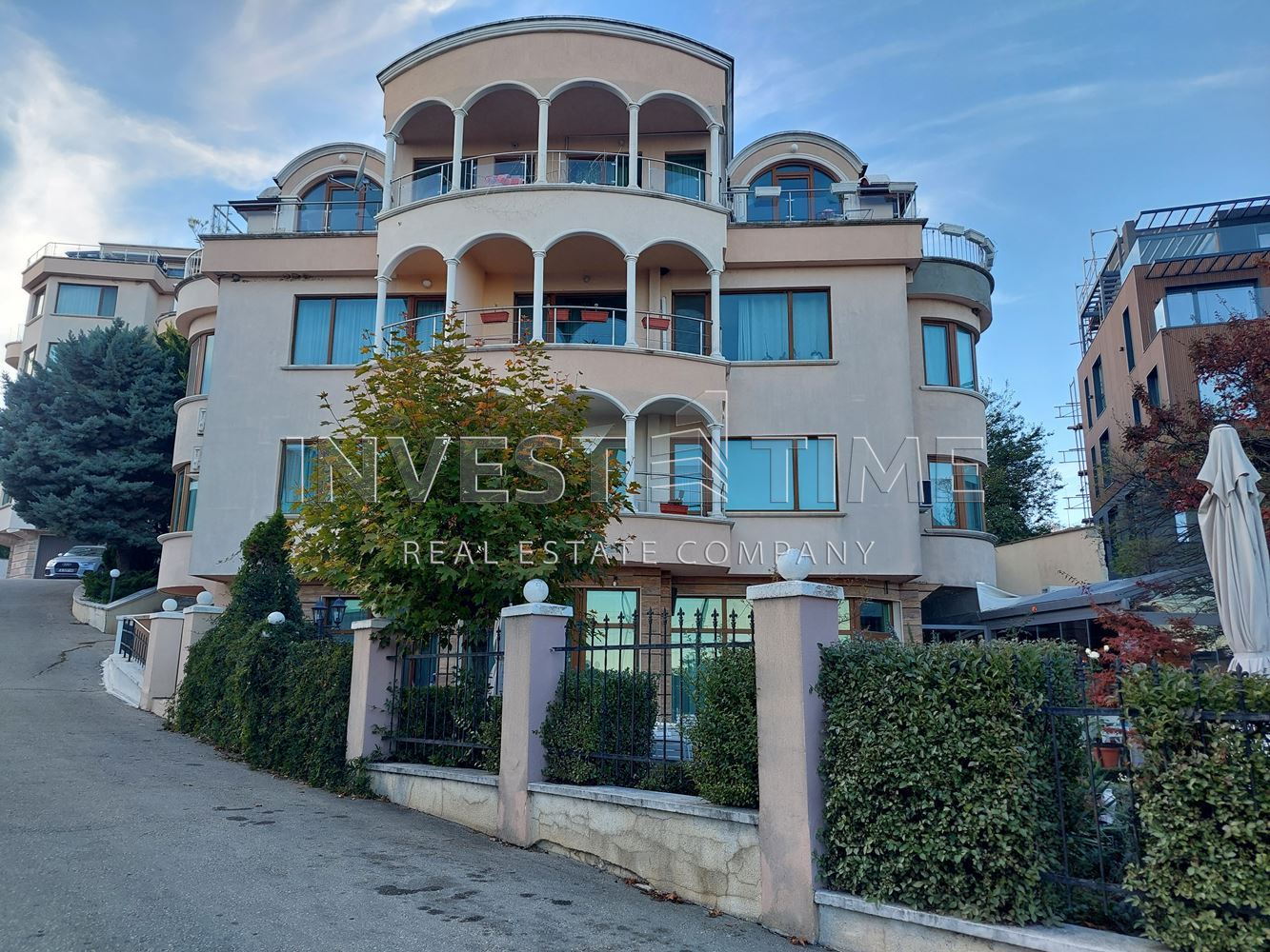 ТРИСТАЕН АПАРТАМЕНТ В МЕСТНОСТ ДОЛНА ТРАКА - Агенция за недвижими имоти Варна - Екипът