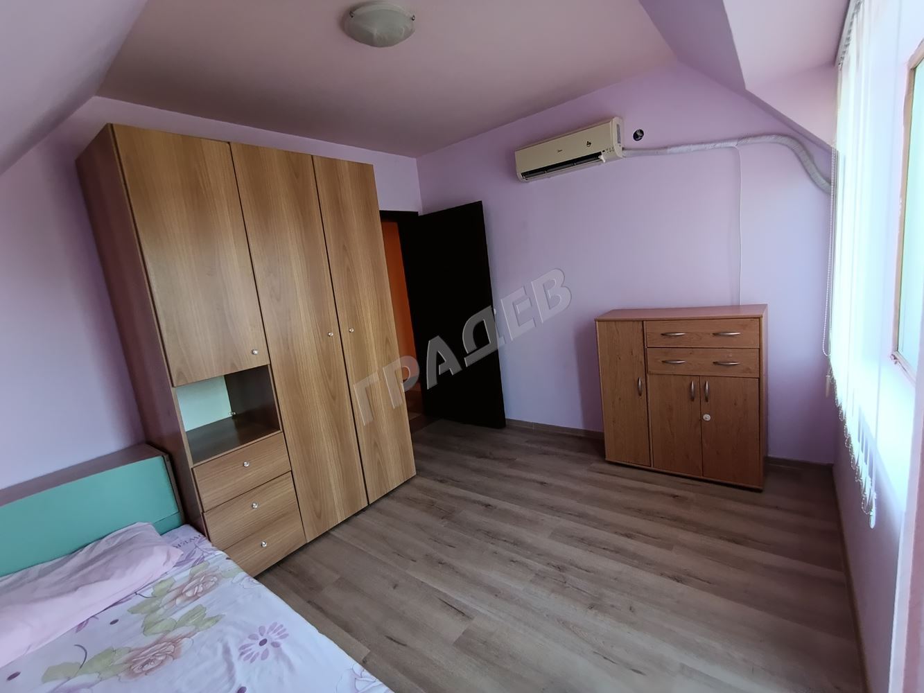 Четиристаен панорамен апартамент под наем в тих район на ж.к. Бриз - Агенция за недвижими имоти Варна - Екипът