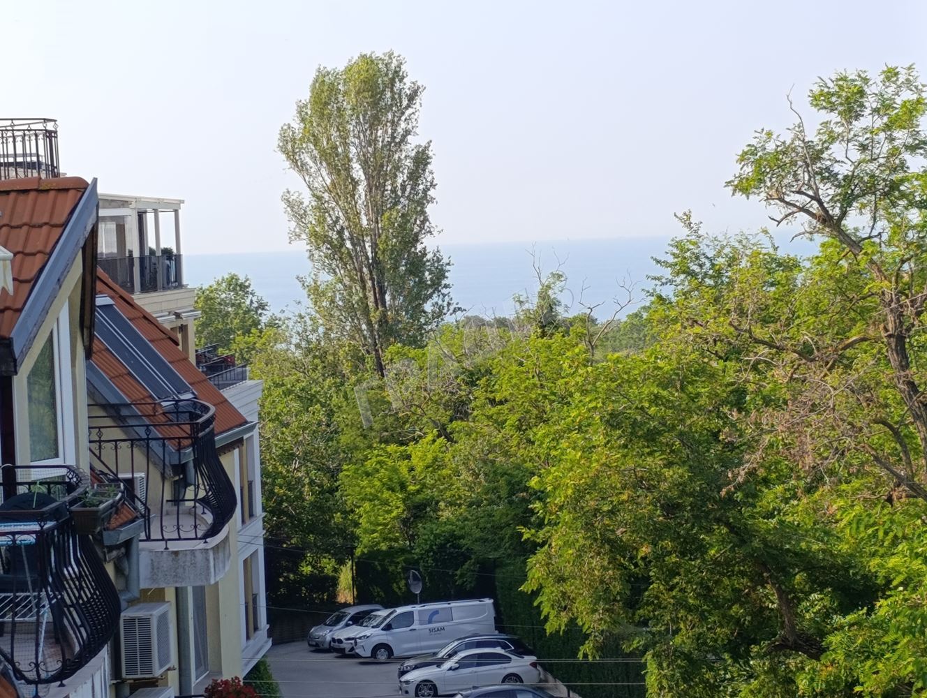 Четиристаен панорамен апартамент под наем в тих район на ж.к. Бриз - Агенция за недвижими имоти Варна - Екипът