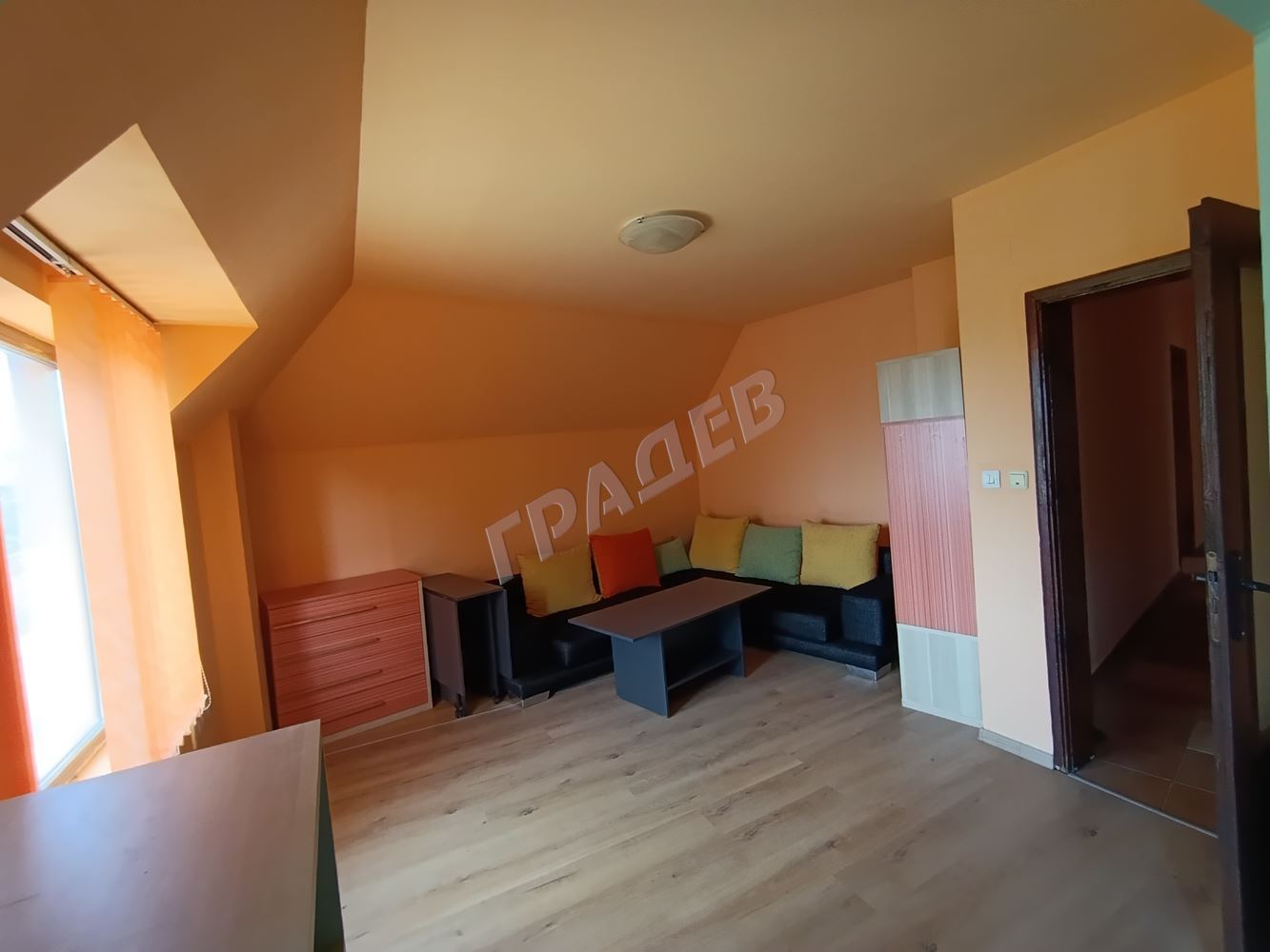 Четиристаен панорамен апартамент под наем в тих район на ж.к. Бриз - Агенция за недвижими имоти Варна - Екипът