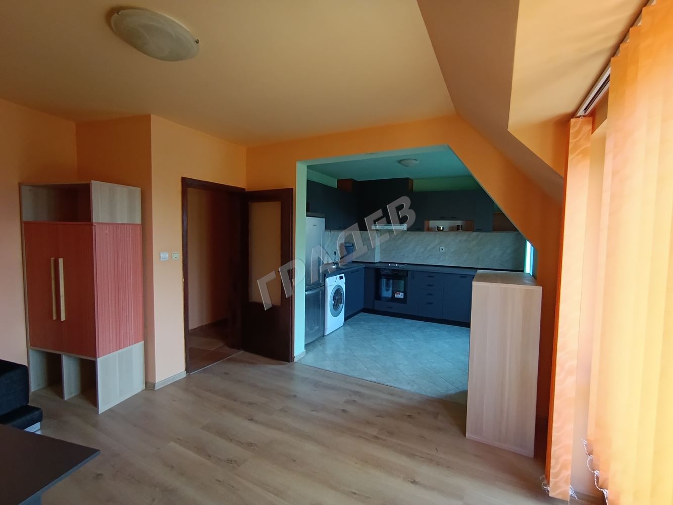 Четиристаен панорамен апартамент под наем в тих район на ж.к. Бриз - Агенция за недвижими имоти Варна - Екипът