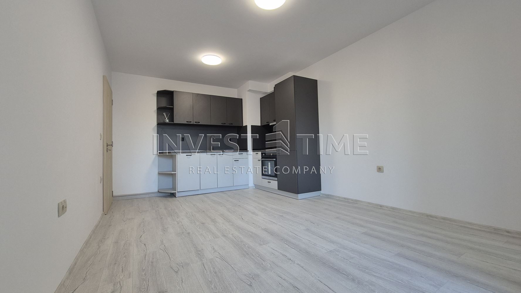 Тристаен обзаведен апартамент след основен ремонт, до Майчин дом - Агенция за недвижими имоти Варна - Екипът, имот 1