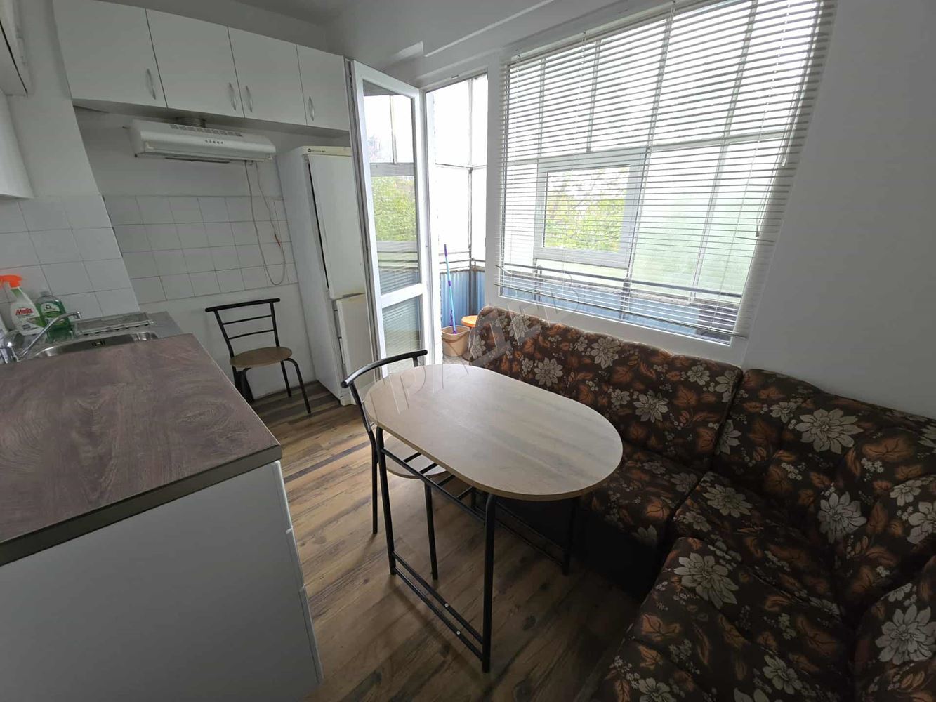 Хол, спалня, кухня, ул. Мир, кв. Левски - Агенция за недвижими имоти Варна - Екипът, имот 2