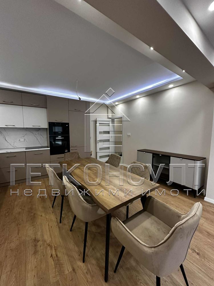 гр.Варна, Цветен квартал, обзаведен тристаен апартамент - Агенция за недвижими имоти Варна - Екипът