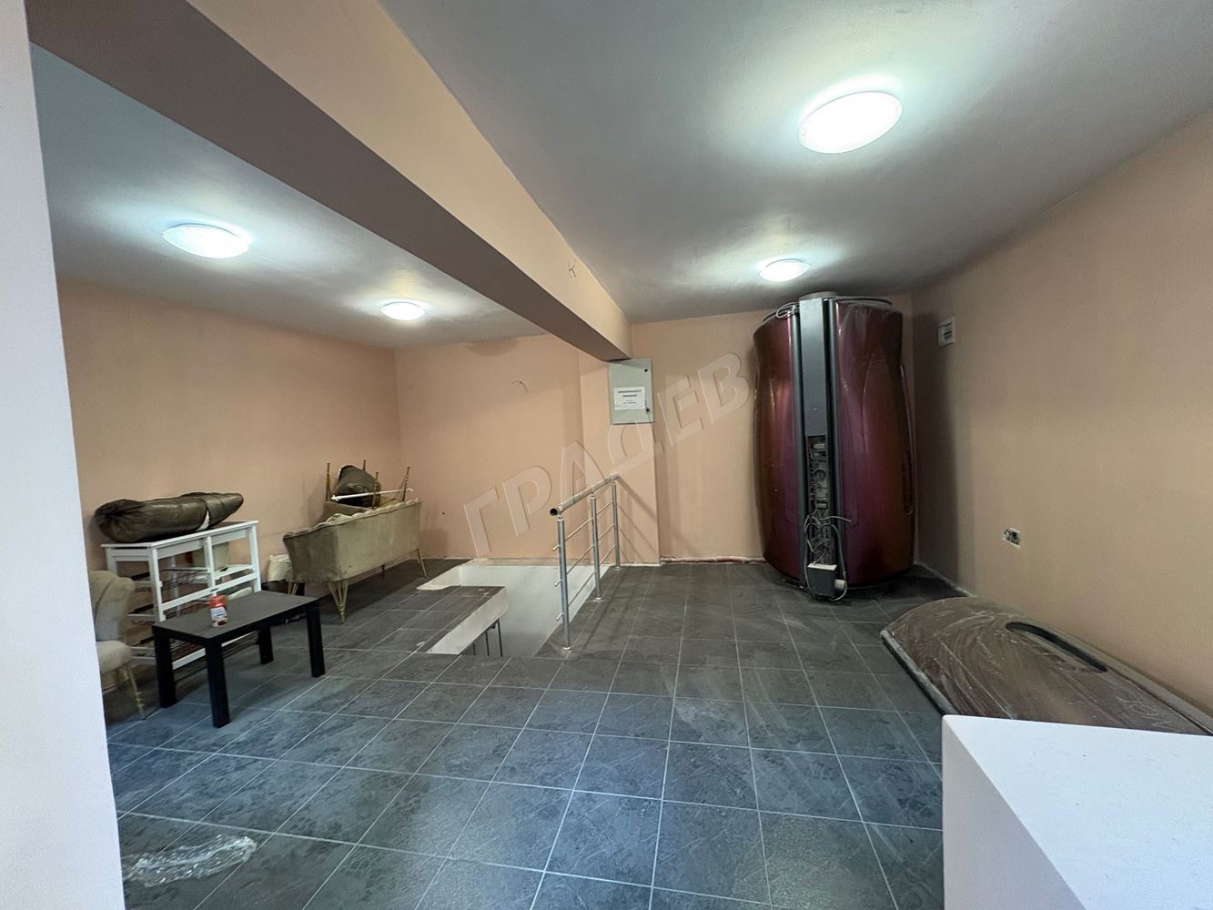 Офис в района на Патриарха - Агенция за недвижими имоти Варна - Екипът