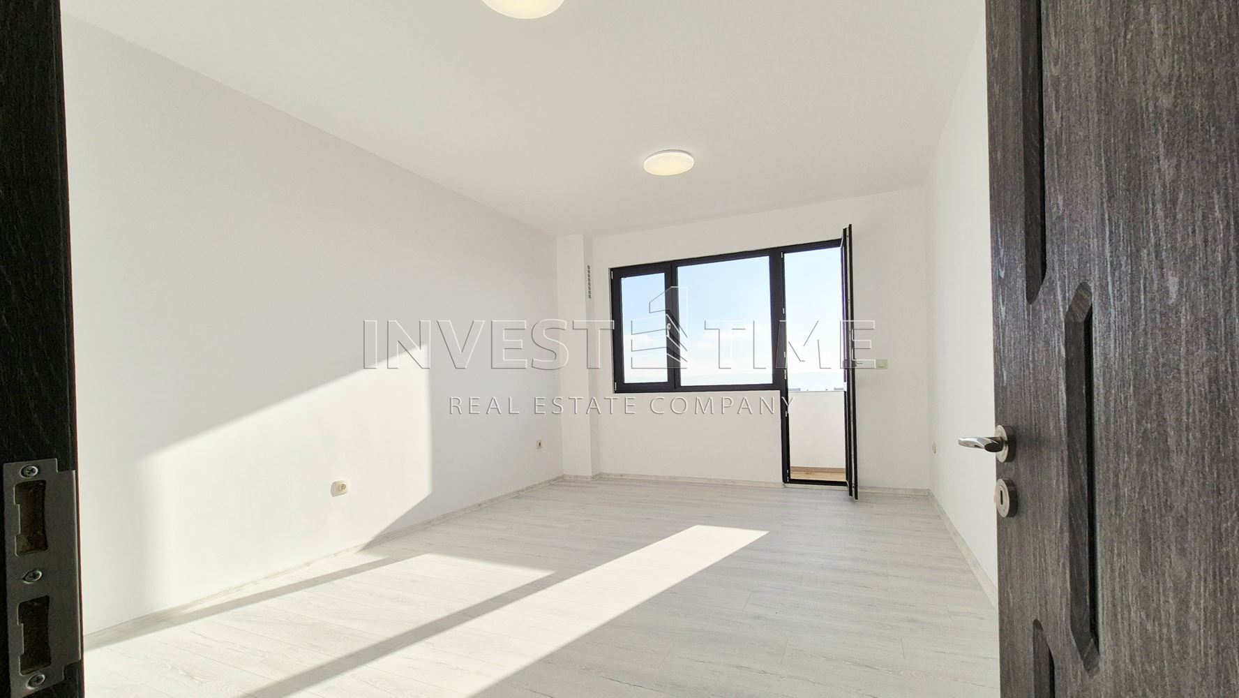 Тристаен апартамент след основен ремонт в кв. Младост, „ДО КЛЮЧ“ - Агенция за недвижими имоти Варна - Екипът, имот 1