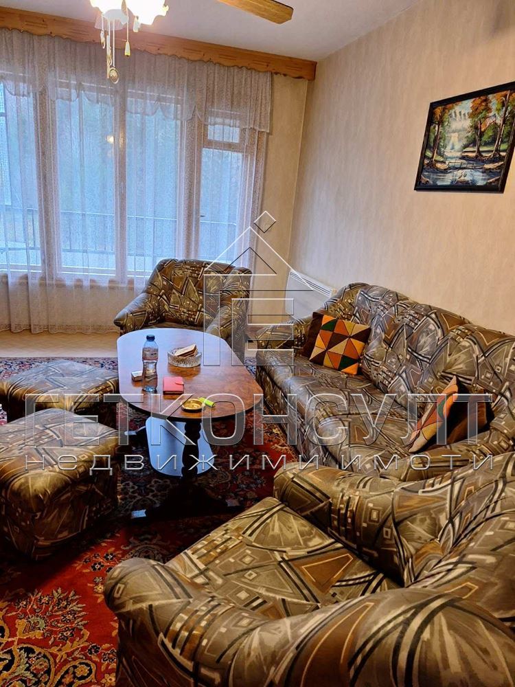 гр.Чепеларе, просторен, четиристаен апартамент за продажба - Агенция за недвижими имоти Варна - Екипът