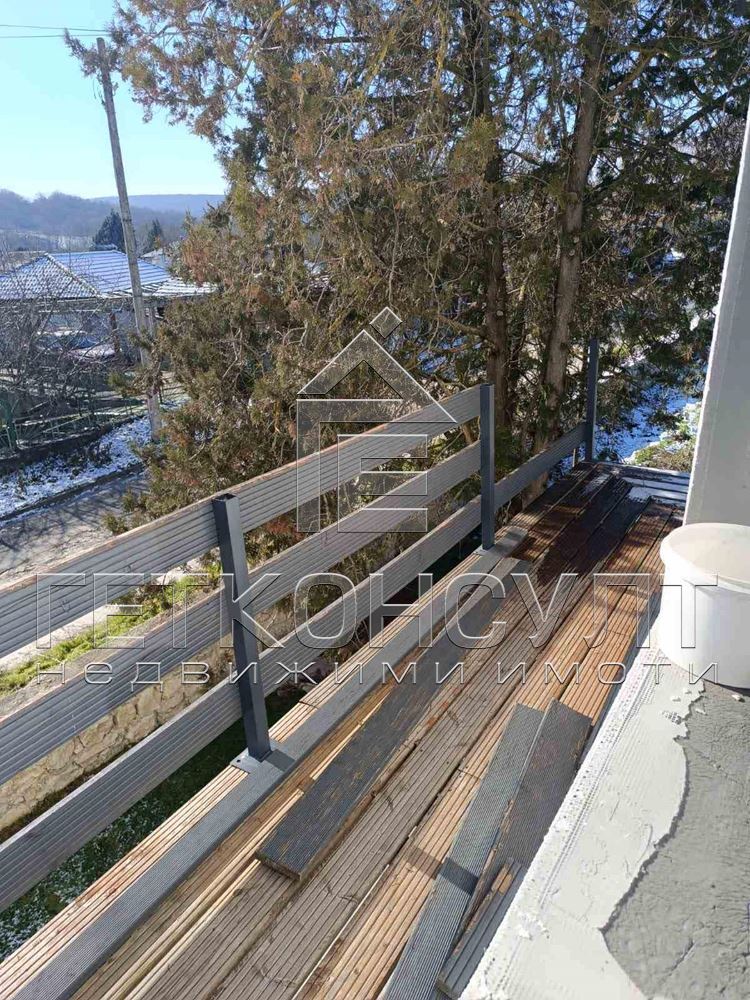 с.Долище, реновирана къща с двор 1211 кв м - Агенция за недвижими имоти Варна - Екипът, имот 2