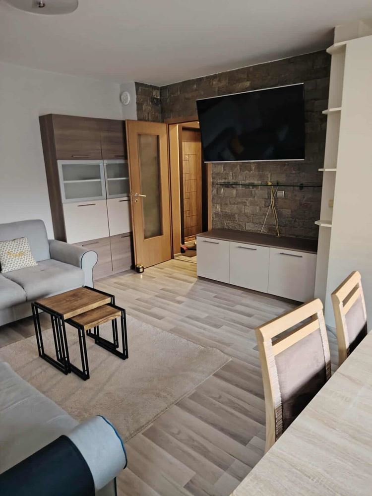 Под наем просторен тристаен апартамент кв.Левски 1 - Агенция за недвижими имоти Варна - Екипът, имот 1