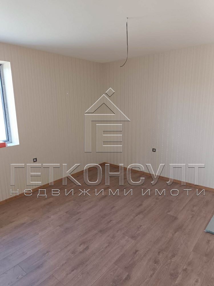 с.Долище, реновирана къща с двор 1211 кв м - Агенция за недвижими имоти Варна - Екипът, имот 4