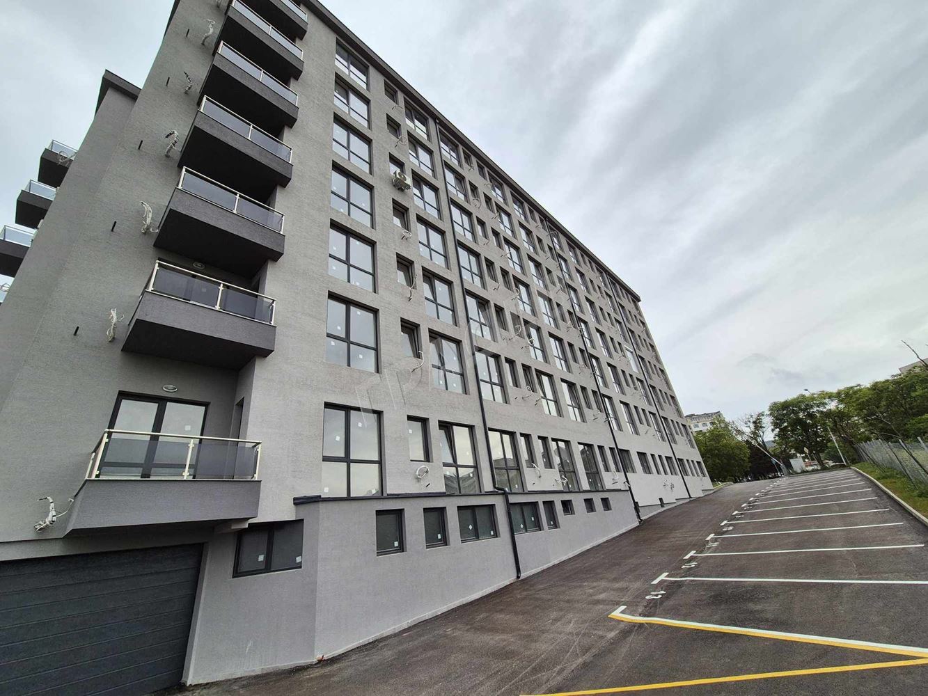 Двустаен апартамент в нова луксозна сграда. - Агенция за недвижими имоти Варна - Екипът