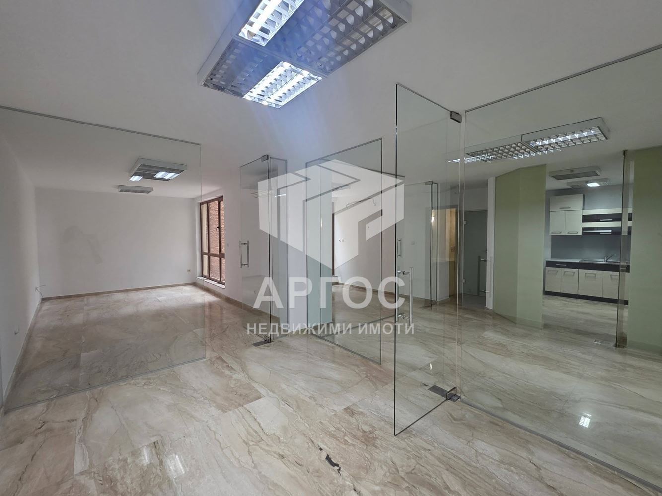 Продава ОФИС район – Идеален център - Агенция за недвижими имоти Варна - Екипът, имот 2