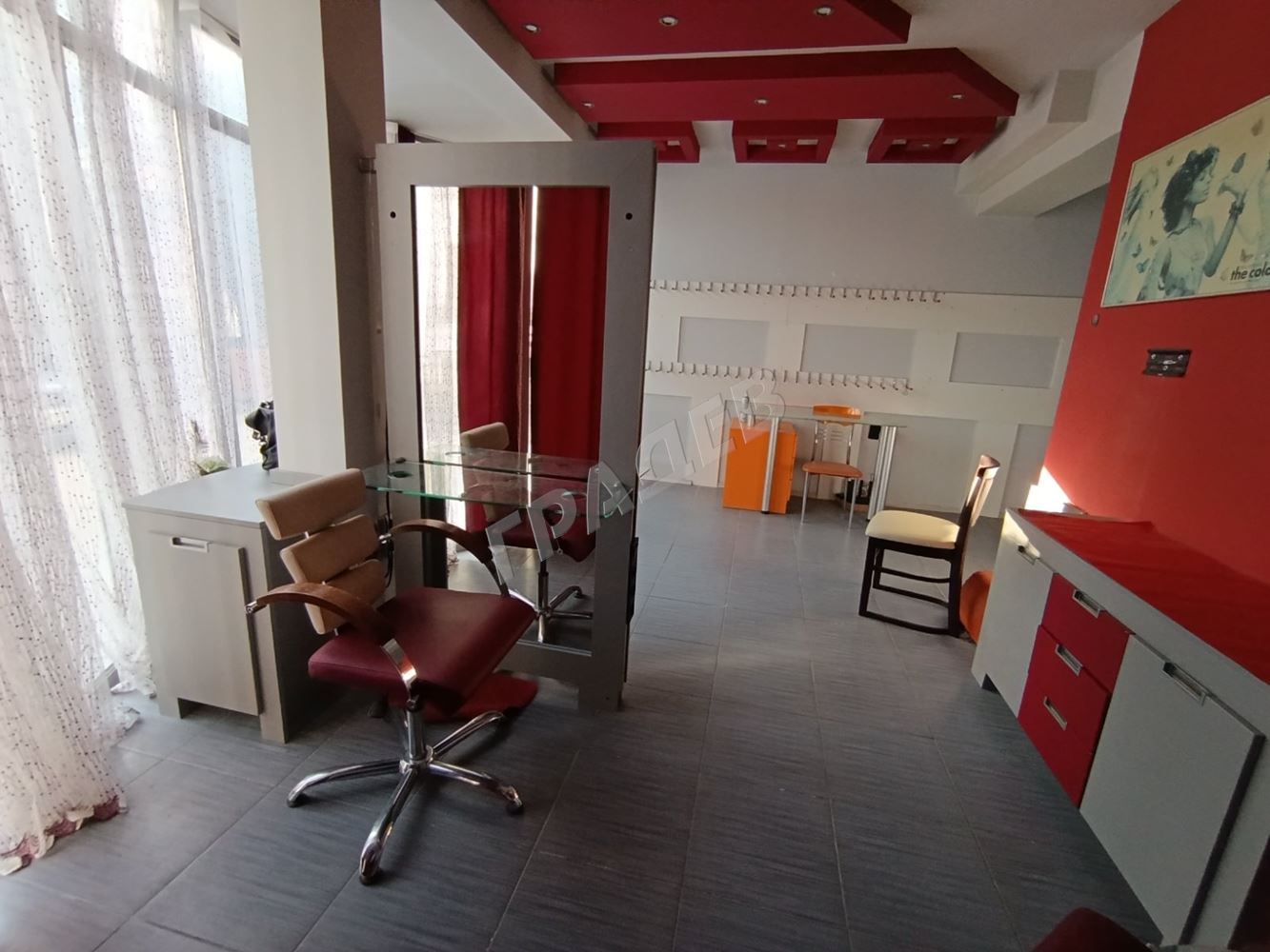 Офис/ Салон под наем в ж.к. Бриз - Агенция за недвижими имоти Варна - Екипът, имот 3