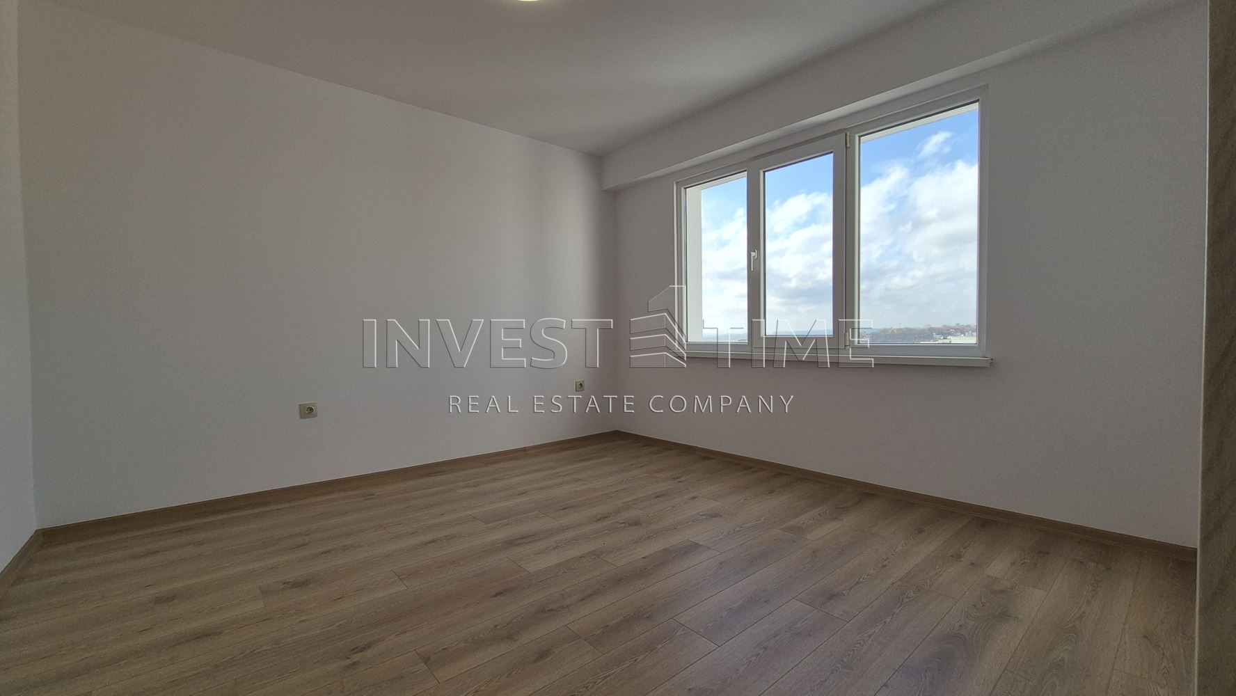 Тристаен апартамент за продажбав кв. Владиславово, след основен ремонт – „ДО КЛЮЧ - Агенция за недвижими имоти Варна - Екипът, имот 4