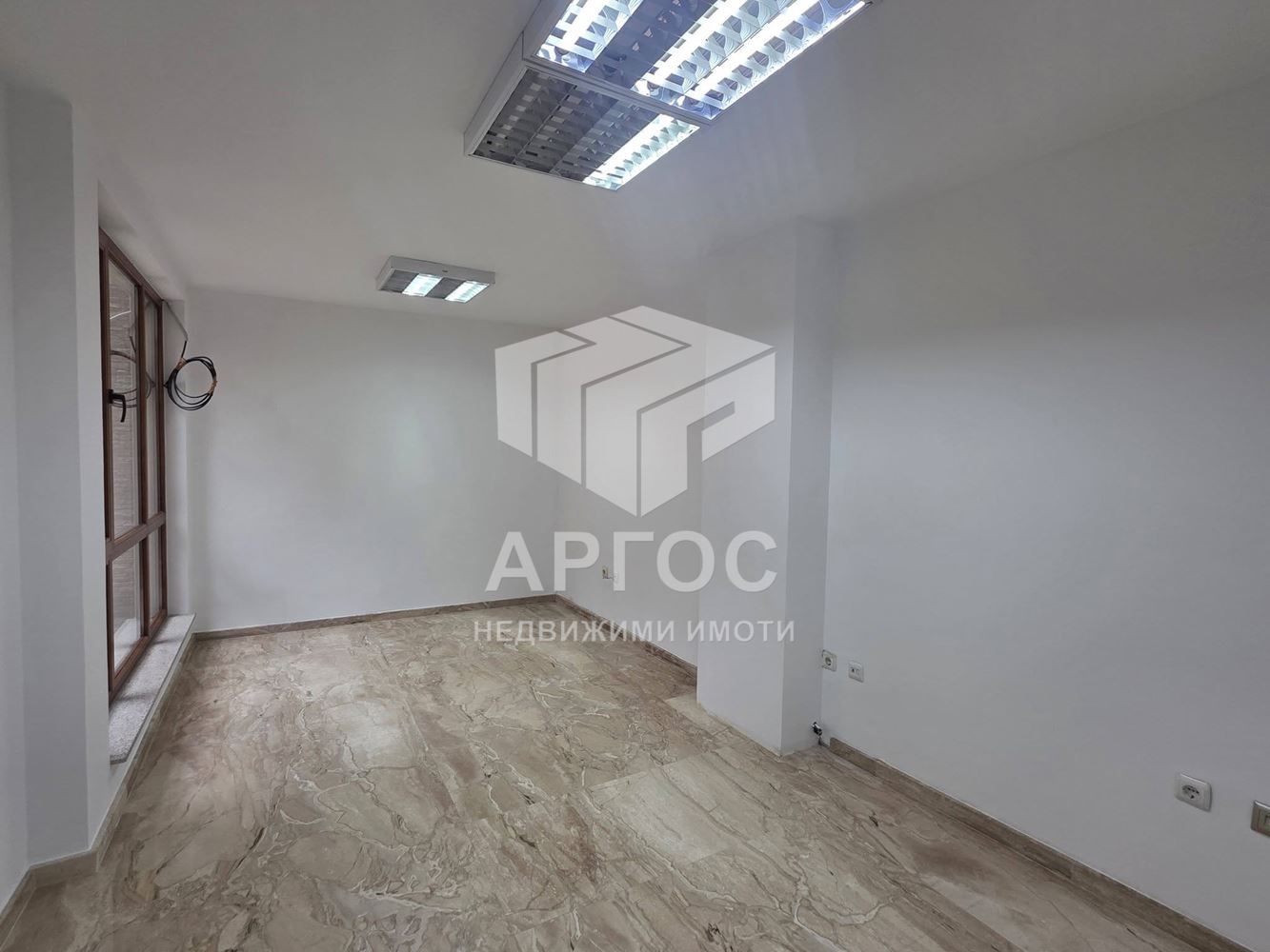 Продава ОФИС район – Идеален център - Агенция за недвижими имоти Варна - Екипът, имот 4