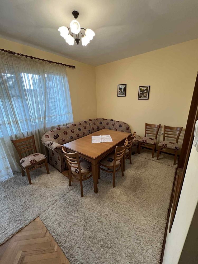 Под наем тристаен апартамент в идеален център на гр.Варна - Агенция за недвижими имоти Варна - Екипът, имот 4