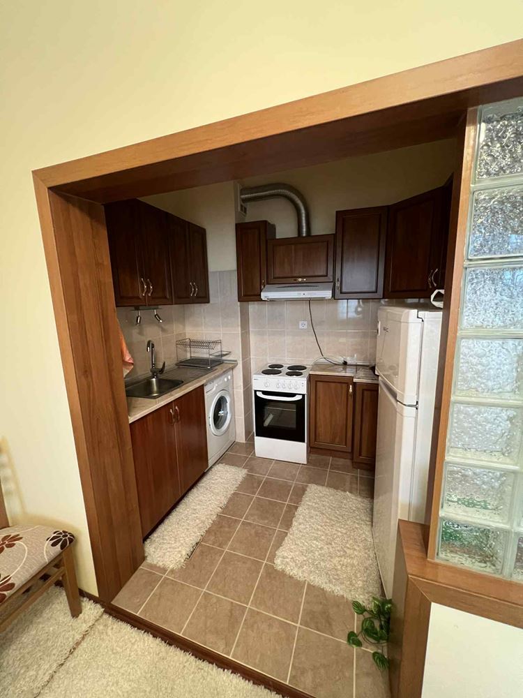 Под наем тристаен апартамент в идеален център на гр.Варна - Агенция за недвижими имоти Варна - Екипът, имот 2