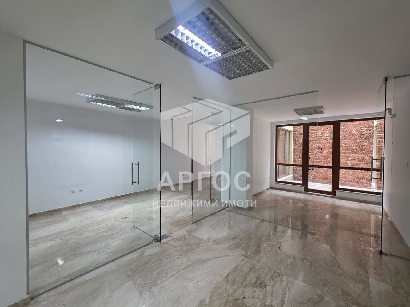 Продава ОФИС район – Идеален център - Агенция за недвижими имоти Варна - Екипът