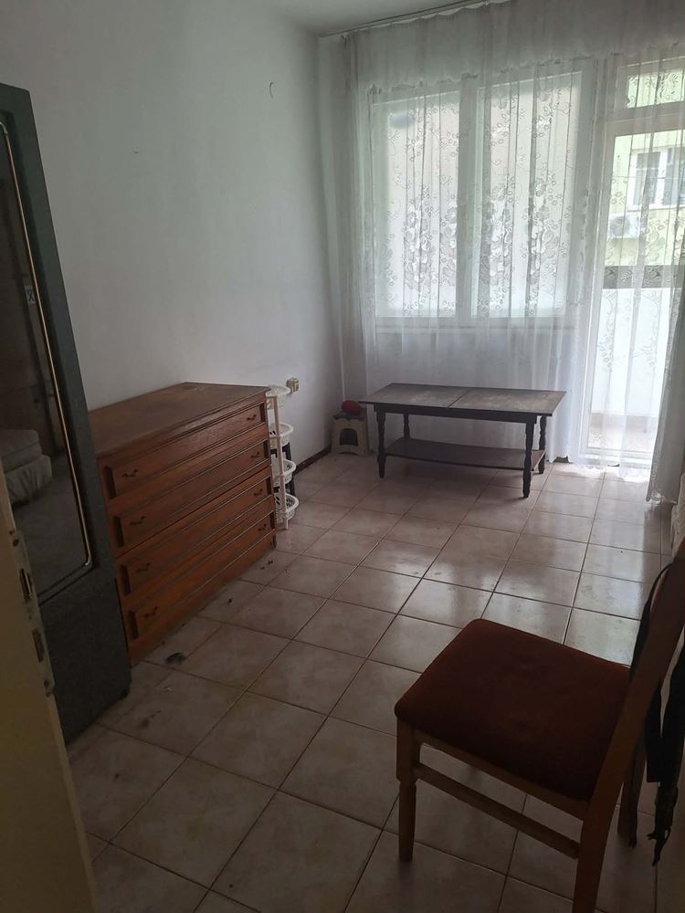 Продава се четиристаен апартамент в гр. Варна, район Лятно кино Тракия - Агенция за недвижими имоти Варна - Екипът, имот 1