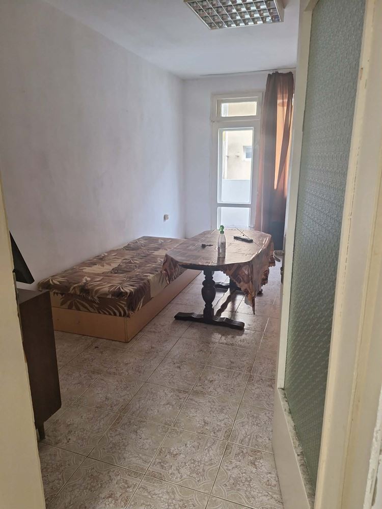 Продава се четиристаен апартамент в гр. Варна, район Лятно кино Тракия - Агенция за недвижими имоти Варна - Екипът, имот 2