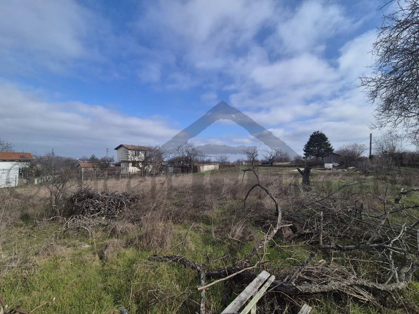 Парцел с разрешително за строеж за еднофамилна къща - Агенция за недвижими имоти Варна - Екипът, имот 1