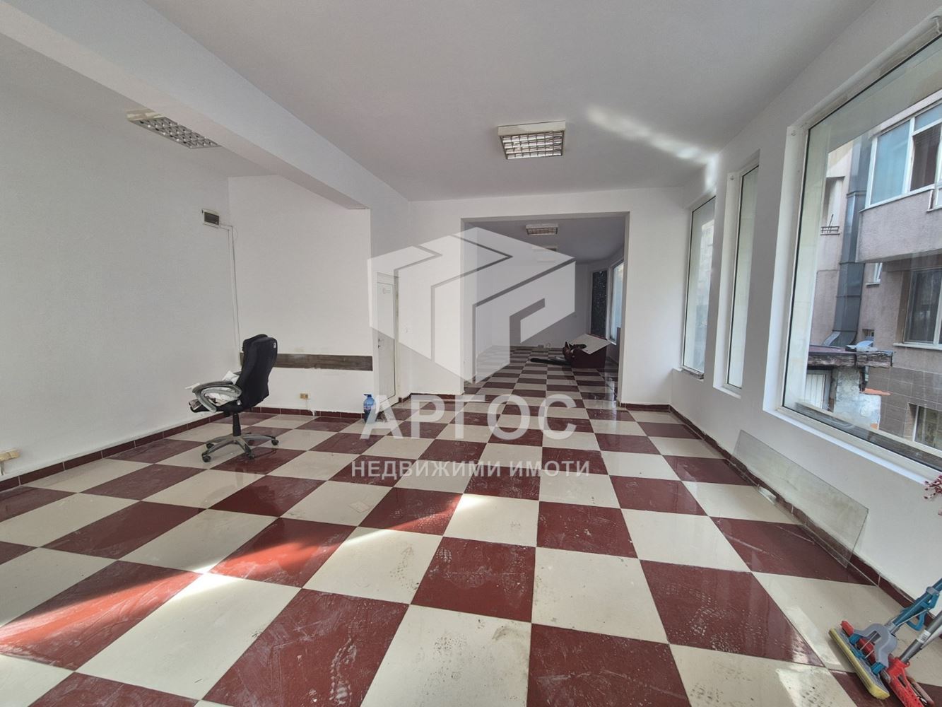 Дава под наем ОФИС – район  Цветен квартал - Агенция за недвижими имоти Варна - Екипът, имот 1