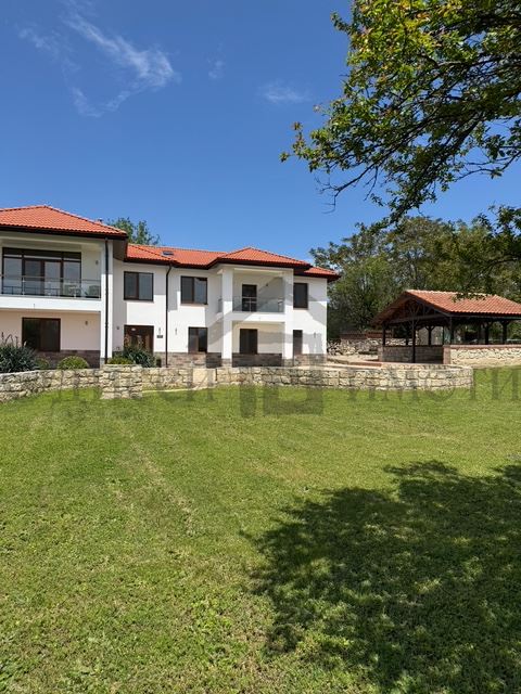 Съвременна къща с панорама - Агенция за недвижими имоти Варна - Екипът, имот 1