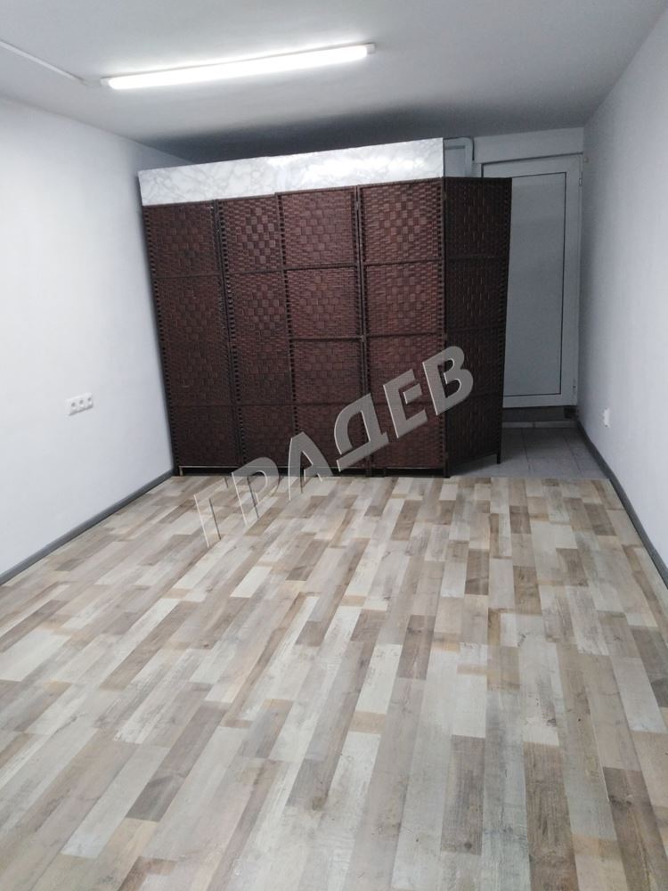 Офис на Поп Харитон - Агенция за недвижими имоти Варна - Екипът