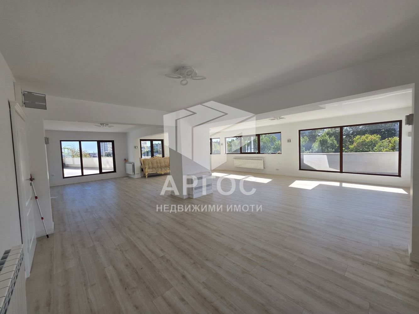 Дава под наем  ОФИС – район кв.Чайка - Агенция за недвижими имоти Варна - Екипът